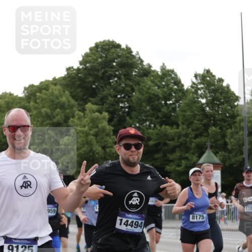 29.06.2025 - hella hamburg halbmarathon Jannik Wohlers http://msf.ph/oto/8256996 29.06.2025 10:31:54 Lombardsbrücke 1640, 1987, 2349, 2943, 3022, 3365, 3707, 3778, 3822, 4314, 4365, 4605, 4857, 4924, 5496, 5658, 5743, 5941, 6218, 6252, 7135, 7239, 7468, 7535, 7570, 8124, 8127, 8175, 8303, 8625, 8787, 8840, 8914, 8993, 9125, 9206, 9706, 9765, 10248, 10828, 10924, 11168, 11225, 11362, 11462, 11787, 11972, 12136, 12443, 12864, 12936, 13284, 13423, 13959, 13960, 14029, 14099, 14105, 14159, 14191, 14494, 14599, 14788, 14888, 15086, 15088, 15120, 15147, 15364, 15471, 15569, 15987 meine-sportfotos.de