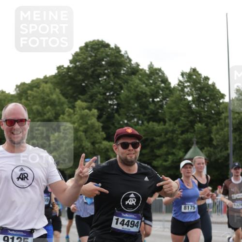 29.06.2025 - hella hamburg halbmarathon Jannik Wohlers http://msf.ph/oto/8257019 29.06.2025 10:31:54 Lombardsbrücke 1640, 1987, 2349, 2943, 3022, 3365, 3707, 3778, 3822, 4314, 4365, 4605, 4857, 4924, 5496, 5658, 5743, 5941, 6218, 6252, 7135, 7239, 7468, 7535, 7570, 8124, 8127, 8175, 8303, 8625, 8787, 8840, 8914, 8993, 9125, 9206, 9706, 9765, 10248, 10828, 10924, 11168, 11225, 11362, 11462, 11787, 11972, 12136, 12443, 12864, 12936, 13284, 13423, 13959, 13960, 14029, 14099, 14105, 14159, 14191, 14494, 14599, 14788, 14888, 15086, 15088, 15120, 15147, 15364, 15471, 15569, 15987 meine-sportfotos.de