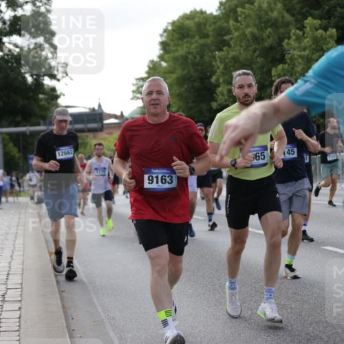 29.06.2025 - hella hamburg halbmarathon Jannik Wohlers http://msf.ph/oto/8257057 29.06.2025 09:57:37 Lombardsbrücke 1179, 1258, 1320, 1321, 1335, 1870, 2070, 2138, 2397, 2417, 2448, 2612, 2636, 2711, 3058, 3091, 3114, 3251, 4814, 5305, 5672, 5775, 6355, 6356, 6569, 6580, 6628, 6754, 6776, 7065, 7409, 7478, 7509, 7646, 7724, 7952, 7976, 8449, 8689, 9065, 9145, 9163, 10860, 11310, 11416, 11757, 11789, 12224, 12662, 12961, 13047, 13691, 14638, 14865, 15061, 15125, 15426, 15915, 16563, 16750, 17530, 17825, 18514, 18811 meine-sportfotos.de