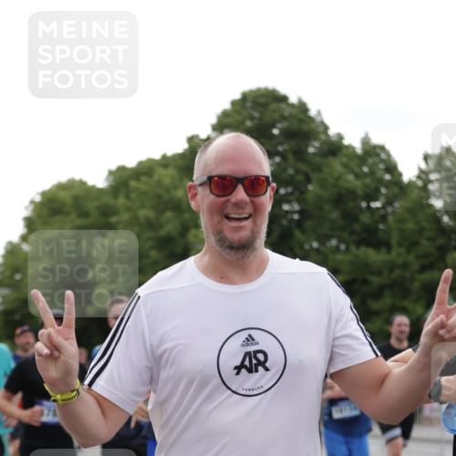 29.06.2025 - hella hamburg halbmarathon Jannik Wohlers http://msf.ph/oto/8257059 29.06.2025 10:31:55 Lombardsbrücke 1640, 1987, 2349, 2943, 3022, 3365, 3707, 3778, 3822, 4314, 4365, 4605, 4857, 4924, 5496, 5658, 5743, 5941, 6218, 6252, 7135, 7239, 7468, 7535, 8124, 8127, 8175, 8303, 8625, 8787, 8840, 8914, 8993, 9125, 9206, 9706, 9765, 10002, 10248, 10828, 10924, 11168, 11205, 11225, 11362, 11787, 11972, 12136, 12443, 12864, 12936, 13284, 13423, 13959, 13960, 14029, 14099, 14105, 14159, 14191, 14494, 14599, 14788, 14888, 15086, 15088, 15120, 15147, 15364, 15471, 15569, 15987 meine-sportfotos.de