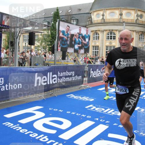 29.06.2025 - hella hamburg halbmarathon Michael Strokosch http://msf.ph/oto/8257093 29.06.2025 10:50:58 Ziel 1466, 2207, 3654, 3947, 4839, 5018, 7052, 7369, 8205, 8572, 10215, 10750, 11551, 12778, 13687, 15362, 15395, 15643, 16285, 18182 meine-sportfotos.de