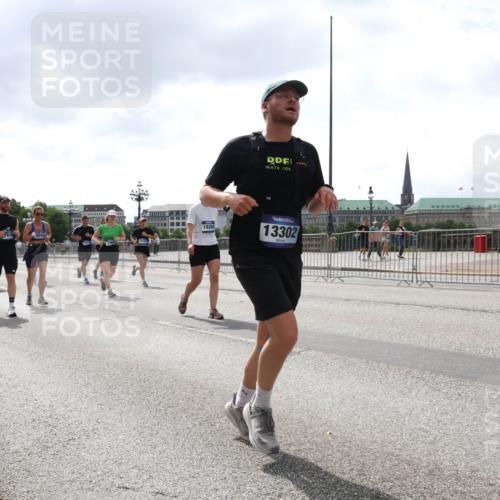 29.06.2025 - hella hamburg halbmarathon Lena Gebhardt http://msf.ph/oto/8257114 29.06.2025 10:45:53 Lombardsbrücke 1004, 1033, 1060, 1085, 1100, 1104, 1421, 1426, 1555, 1713, 1854, 1867, 1868, 1983, 2008, 2216, 2217, 2398, 2423, 2522, 2550, 2657, 2664, 2773, 2813, 2917, 2951, 2954, 2965, 2973, 3357, 3377, 3410, 4104, 4223, 4224, 4317, 4388, 4572, 5044, 5635, 5703, 5769, 5770, 5892, 6133, 6150, 6333, 6392, 6623, 6922, 7268, 7283, 7356, 7530, 7541, 7605, 7859, 7894, 8745, 9120, 9121, 9426, 9620, 10030, 10182, 10327, 10329, 10367, 10511, 11358, 11876 meine-sportfotos.de