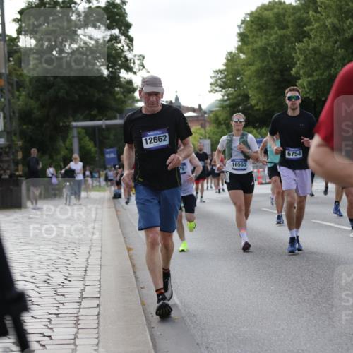 29.06.2025 - hella hamburg halbmarathon Jannik Wohlers http://msf.ph/oto/8257163 29.06.2025 09:57:38 Lombardsbrücke 1179, 1258, 1320, 1321, 1335, 1870, 2070, 2138, 2397, 2417, 2448, 2612, 2636, 2711, 3058, 3091, 3114, 3251, 4814, 5672, 5775, 6164, 6355, 6356, 6569, 6580, 6628, 6754, 6776, 7065, 7409, 7478, 7509, 7646, 7724, 7952, 7976, 8449, 8508, 8689, 9065, 9145, 9163, 10860, 11217, 11310, 11416, 11757, 11789, 12224, 12662, 12961, 13047, 13691, 14638, 14865, 15061, 15125, 15426, 15915, 16563, 17530, 17825, 18514, 18811 meine-sportfotos.de