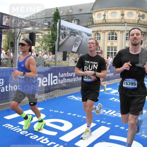 29.06.2025 - hella hamburg halbmarathon Michael Strokosch http://msf.ph/oto/8257206 29.06.2025 10:50:59 Ziel 1466, 2207, 3654, 3947, 4839, 5018, 7052, 7369, 8205, 8572, 10215, 11551, 12778, 13687, 15362, 15395, 15643, 16285, 18350 meine-sportfotos.de