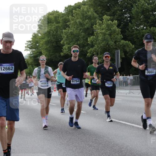 29.06.2025 - hella hamburg halbmarathon Jannik Wohlers http://msf.ph/oto/8257231 29.06.2025 09:57:39 Lombardsbrücke 1034, 1179, 1258, 1320, 1321, 1335, 1870, 2070, 2138, 2397, 2417, 2612, 2636, 2711, 3091, 3114, 3251, 4814, 5672, 5775, 6164, 6569, 6580, 6628, 6754, 6776, 7065, 7409, 7478, 7509, 7646, 7724, 7952, 7976, 8449, 8508, 8689, 9065, 9145, 9163, 10860, 11217, 11310, 11416, 11757, 11789, 12224, 12624, 12662, 12961, 13047, 13691, 14571, 14638, 14865, 15061, 15125, 15426, 15915, 16563, 17321, 17530, 17825, 18514, 18811 meine-sportfotos.de