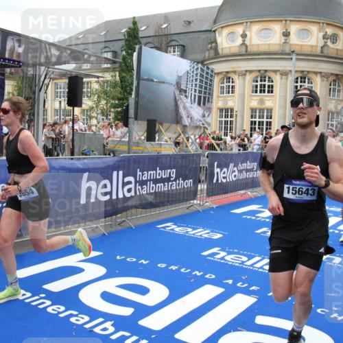 29.06.2025 - hella hamburg halbmarathon Michael Strokosch http://msf.ph/oto/8257262 29.06.2025 10:51:00 Ziel 1466, 2207, 3654, 7052, 7369, 8205, 8572, 10215, 11551, 12778, 13687, 14125, 15362, 15395, 15643, 16285, 17221, 18350 meine-sportfotos.de