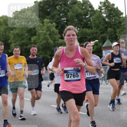 29.06.2025 - hella hamburg halbmarathon Jannik Wohlers http://msf.ph/oto/8257306 29.06.2025 10:32:01 Lombardsbrücke 1199, 1640, 1987, 3022, 3365, 3653, 3707, 3778, 4365, 4857, 5783, 5871, 5941, 6228, 6312, 6315, 7468, 7702, 8124, 8127, 8175, 8303, 8625, 8787, 8840, 8914, 8993, 9125, 9206, 9706, 9765, 10002, 10248, 10354, 10624, 10828, 10924, 11205, 11225, 11362, 11787, 11972, 12443, 12864, 12936, 13284, 13335, 13423, 13959, 13960, 14099, 14105, 14159, 14494, 14788, 14888, 15071, 15086, 15088, 15120, 15147, 15364, 15569, 15847, 15987, 16187 meine-sportfotos.de