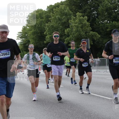 29.06.2025 - hella hamburg halbmarathon Jannik Wohlers http://msf.ph/oto/8257315 29.06.2025 09:57:39 Lombardsbrücke 1034, 1179, 1258, 1320, 1321, 1335, 1870, 2070, 2138, 2397, 2417, 2612, 2636, 2711, 3091, 3114, 3251, 4814, 5672, 5775, 6164, 6569, 6580, 6628, 6754, 6776, 7065, 7409, 7478, 7509, 7646, 7724, 7952, 7976, 8449, 8508, 8689, 9065, 9145, 9163, 10860, 11217, 11310, 11416, 11757, 11789, 12224, 12624, 12662, 12961, 13047, 13691, 14571, 14638, 14865, 15061, 15125, 15426, 15915, 16563, 17321, 17530, 17825, 18514, 18811 meine-sportfotos.de