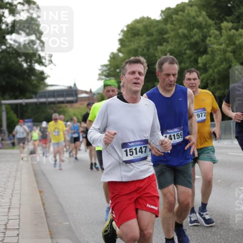 29.06.2025 - hella hamburg halbmarathon Jannik Wohlers http://msf.ph/oto/8257345 29.06.2025 10:32:02 Lombardsbrücke 1199, 1640, 3022, 3365, 3653, 3707, 3778, 4365, 4857, 5783, 5871, 5941, 6228, 6312, 6315, 7468, 7702, 8124, 8127, 8175, 8303, 8625, 8787, 8840, 8914, 8993, 9125, 9206, 9706, 9765, 10002, 10354, 10624, 10828, 10924, 11205, 11225, 11362, 11787, 11972, 12443, 12864, 13284, 13335, 13423, 13960, 14099, 14159, 14494, 14788, 14888, 15071, 15086, 15088, 15120, 15147, 15364, 15569, 15847, 15987, 16187 meine-sportfotos.de