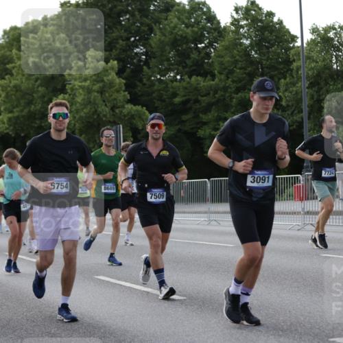 29.06.2025 - hella hamburg halbmarathon Jannik Wohlers http://msf.ph/oto/8257350 29.06.2025 09:57:40 Lombardsbrücke 1034, 1179, 1258, 1320, 1321, 1335, 1870, 2070, 2138, 2397, 2417, 2612, 2636, 2711, 3091, 3114, 3251, 4814, 5672, 5775, 6164, 6580, 6628, 6754, 7065, 7409, 7478, 7509, 7646, 7724, 7952, 7976, 8449, 8508, 8689, 9065, 9145, 9163, 10860, 11217, 11310, 11416, 11607, 11757, 11789, 12224, 12624, 12662, 12961, 13047, 13691, 14571, 14638, 15061, 15125, 15426, 15915, 16563, 17321, 17415, 17530, 17825, 18514, 18811 meine-sportfotos.de