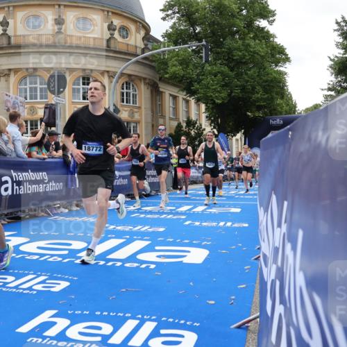 29.06.2025 - hella hamburg halbmarathon Strokosch-Dieckow http://msf.ph/oto/8257360 29.06.2025 10:42:14 Ziel 1312, 1441, 1903, 2675, 5682, 6639, 6770, 7765, 7865, 9365, 13709, 13746, 13807, 14811, 14899, 15270, 15654, 16626, 16660, 17182, 17363, 18772, 18802 meine-sportfotos.de
