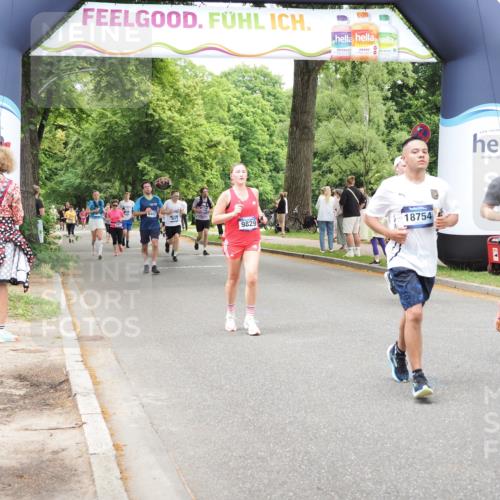29.06.2025 - hella hamburg halbmarathon MichiJ http://msf.ph/oto/8257361 29.06.2025 10:52:58 Zwischen KM18-KM19 1249, 1355, 3994, 6489, 11917, 17347, 17866, 18721, 18754 meine-sportfotos.de