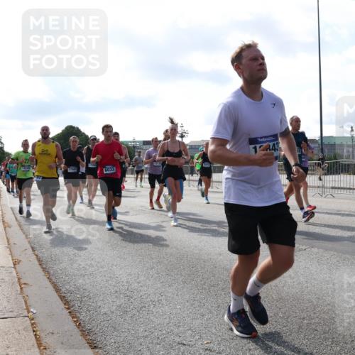 29.06.2025 - hella hamburg halbmarathon Lena Gebhardt http://msf.ph/oto/8257370 29.06.2025 09:56:56 Lombardsbrücke 1327, 1381, 1460, 1496, 1537, 1628, 1657, 1783, 1833, 1877, 2013, 2025, 2058, 2074, 2082, 2111, 2208, 2340, 2378, 2396, 2771, 2839, 2869, 2878, 2996, 3093, 3296, 3310, 3575, 3652, 3791, 4065, 4377, 4404, 4635, 4711, 4726, 4770, 4833, 4897, 5008, 5169, 5194, 5319, 5744, 5839, 6033, 6286, 6377, 6561, 6562, 6631, 7176, 7177, 7259, 7383, 7475, 7918, 8112, 8261, 8313, 8361, 8572, 8587, 8618, 8651, 8661, 8710, 8813, 8863, 8921, 8930, 9060, 9082, 9497, 9597, 9638 meine-sportfotos.de