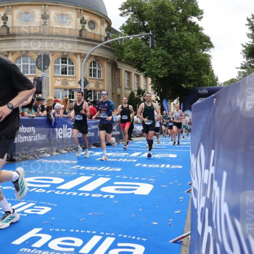 29.06.2025 - hella hamburg halbmarathon Strokosch-Dieckow http://msf.ph/oto/8257378 29.06.2025 10:42:14 Ziel 1312, 1441, 1903, 2675, 5682, 6639, 6770, 7765, 7865, 9365, 13709, 13746, 13807, 14811, 14899, 15270, 15654, 16626, 16660, 17182, 17363, 18772, 18802 meine-sportfotos.de