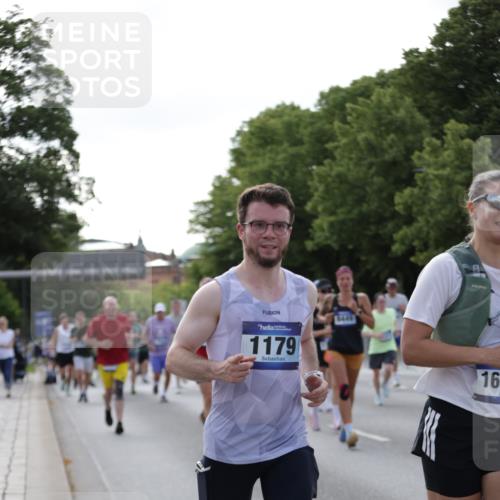 29.06.2025 - hella hamburg halbmarathon Jannik Wohlers http://msf.ph/oto/8257383 29.06.2025 09:57:41 Lombardsbrücke 1034, 1179, 1258, 1320, 1321, 1335, 1870, 2070, 2138, 2397, 2417, 2612, 2636, 2711, 3091, 3114, 3251, 4814, 5672, 5775, 6164, 6580, 6628, 6754, 7065, 7409, 7509, 7646, 7724, 8449, 8508, 8689, 9065, 9145, 9163, 10860, 11217, 11310, 11416, 11607, 11757, 11789, 11791, 12224, 12624, 12662, 12961, 13047, 13691, 14571, 14638, 15061, 15125, 15426, 15915, 16563, 17176, 17321, 17415, 17530, 17825, 18514, 18811 meine-sportfotos.de