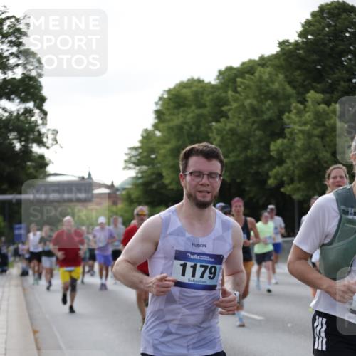 29.06.2025 - hella hamburg halbmarathon Jannik Wohlers http://msf.ph/oto/8257426 29.06.2025 09:57:41 Lombardsbrücke 1034, 1179, 1258, 1320, 1321, 1335, 1870, 2070, 2138, 2397, 2417, 2612, 2636, 2711, 3091, 3114, 3251, 4814, 5672, 5775, 6164, 6580, 6628, 6754, 7065, 7409, 7509, 7646, 7724, 8449, 8508, 8689, 9065, 9145, 9163, 10860, 11217, 11310, 11416, 11607, 11757, 11789, 11791, 12224, 12624, 12662, 12961, 13047, 13691, 14571, 14638, 15061, 15125, 15426, 15915, 16563, 17176, 17321, 17415, 17530, 17825, 18514, 18811 meine-sportfotos.de