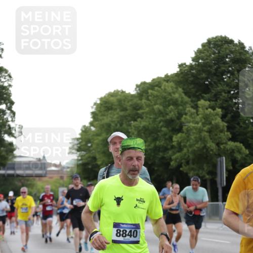 29.06.2025 - hella hamburg halbmarathon Jannik Wohlers http://msf.ph/oto/8257459 29.06.2025 10:32:03 Lombardsbrücke 1199, 1640, 3365, 3653, 3707, 3778, 4365, 4857, 5783, 5871, 5941, 6228, 6312, 6315, 7468, 7633, 7702, 8124, 8127, 8175, 8303, 8625, 8787, 8840, 8914, 8993, 9125, 9206, 9706, 9765, 10002, 10354, 10624, 10828, 11205, 11225, 11362, 11787, 11972, 12443, 12864, 13284, 13335, 13423, 14099, 14159, 14494, 14788, 14888, 15071, 15086, 15088, 15120, 15147, 15364, 15569, 15847, 15987, 16187, 18069 meine-sportfotos.de