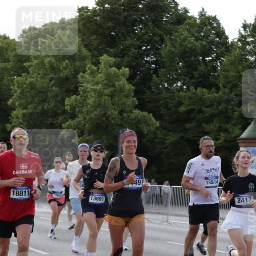 29.06.2025 - hella hamburg halbmarathon Jannik Wohlers http://msf.ph/oto/8257503 29.06.2025 09:57:43 Lombardsbrücke 1034, 1179, 1190, 1258, 1335, 2070, 2138, 2397, 2417, 2612, 2636, 2711, 3091, 3251, 4814, 5093, 5672, 6164, 6580, 6754, 7065, 7409, 7509, 7646, 7724, 7896, 8449, 8508, 8689, 9065, 9145, 9163, 11217, 11310, 11416, 11607, 11757, 11789, 11791, 12224, 12624, 12662, 13033, 13047, 13691, 14571, 14638, 15061, 15125, 15915, 16563, 17176, 17321, 17415, 17530, 17825, 18514, 18810, 18811 meine-sportfotos.de