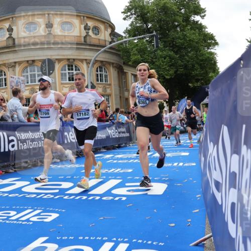 29.06.2025 - hella hamburg halbmarathon Strokosch-Dieckow http://msf.ph/oto/8257509 29.06.2025 10:42:16 Ziel 1312, 1903, 2675, 5682, 6639, 6770, 7765, 7865, 9365, 11907, 13709, 13746, 13807, 14226, 14811, 14899, 15175, 15270, 15654, 16281, 16626, 16660, 17182, 17363, 18330, 18772, 18802 meine-sportfotos.de