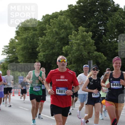 29.06.2025 - hella hamburg halbmarathon Jannik Wohlers http://msf.ph/oto/8257523 29.06.2025 09:57:43 Lombardsbrücke 1034, 1179, 1190, 1258, 1335, 2070, 2138, 2397, 2417, 2612, 2636, 2711, 3091, 3251, 4814, 5093, 5672, 6164, 6580, 6754, 7065, 7409, 7509, 7646, 7724, 7896, 8449, 8508, 8689, 9065, 9145, 9163, 11217, 11310, 11416, 11607, 11757, 11789, 11791, 12224, 12624, 12662, 13033, 13047, 13691, 14571, 14638, 15061, 15125, 15915, 16563, 17176, 17321, 17415, 17530, 17825, 18514, 18810, 18811 meine-sportfotos.de