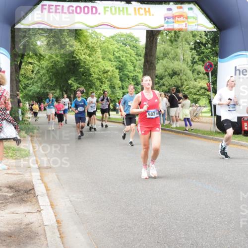 29.06.2025 - hella hamburg halbmarathon MichiJ http://msf.ph/oto/8257532 29.06.2025 10:52:59 Zwischen KM18-KM19 1249, 1355, 6489, 9829, 11917, 17347, 17836, 17866, 18721, 18754 meine-sportfotos.de