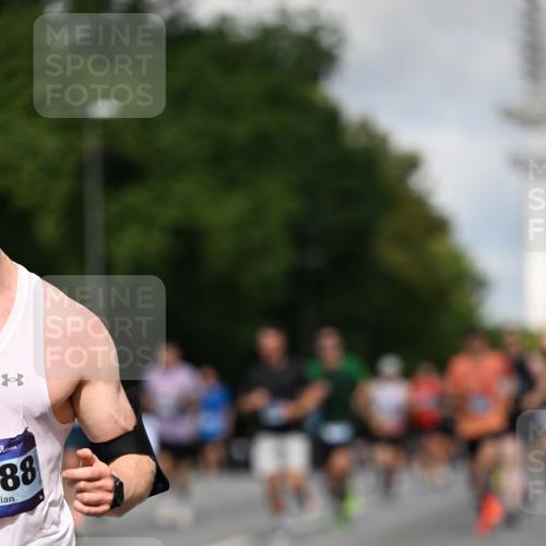 29.06.2025 - hella hamburg halbmarathon Dr. Thomas Lammeyer http://msf.ph/oto/8257535 29.06.2025 09:51:54 Kennedybrücke 1290, 1505, 1710, 2399, 2714, 2767, 3480, 3959, 5307, 5554, 5709, 6993, 7152, 7154, 7884, 8571, 8933, 9403, 10404, 10793, 10852 meine-sportfotos.de