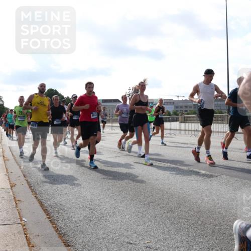 29.06.2025 - hella hamburg halbmarathon Lena Gebhardt http://msf.ph/oto/8257545 29.06.2025 09:56:56 Lombardsbrücke 1327, 1381, 1460, 1496, 1537, 1628, 1657, 1783, 1833, 1877, 2013, 2025, 2058, 2074, 2082, 2111, 2208, 2340, 2378, 2396, 2771, 2839, 2869, 2878, 2996, 3093, 3296, 3310, 3575, 3652, 3791, 4065, 4377, 4404, 4635, 4711, 4726, 4770, 4833, 4897, 5008, 5169, 5194, 5319, 5744, 5839, 6033, 6286, 6377, 6561, 6562, 6631, 7176, 7177, 7259, 7383, 7475, 7918, 8112, 8261, 8313, 8361, 8572, 8587, 8618, 8651, 8661, 8710, 8813, 8863, 8921, 8930, 9060, 9082, 9497, 9597, 9638 meine-sportfotos.de