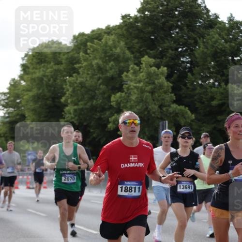 29.06.2025 - hella hamburg halbmarathon Jannik Wohlers http://msf.ph/oto/8257593 29.06.2025 09:57:44 Lombardsbrücke 1034, 1179, 1190, 1258, 1335, 2070, 2138, 2397, 2417, 2612, 2636, 2711, 3091, 3251, 4814, 4903, 5093, 5672, 6164, 6580, 6754, 7065, 7409, 7509, 7724, 7896, 8449, 8508, 8689, 9065, 9145, 9163, 11217, 11416, 11607, 11757, 11789, 11791, 12224, 12624, 12662, 13033, 13047, 13691, 14571, 14638, 15061, 15125, 16563, 17176, 17321, 17415, 17530, 17825, 18514, 18810, 18811 meine-sportfotos.de