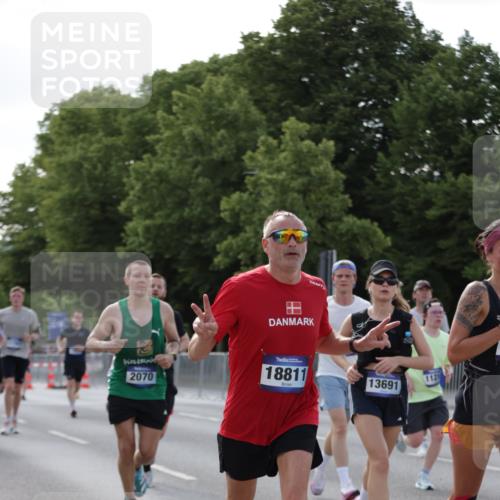 29.06.2025 - hella hamburg halbmarathon Jannik Wohlers http://msf.ph/oto/8257616 29.06.2025 09:57:44 Lombardsbrücke 1034, 1179, 1190, 1258, 1335, 2070, 2138, 2397, 2417, 2612, 2636, 2711, 3091, 3251, 4814, 4903, 5093, 5672, 6164, 6580, 6754, 7065, 7409, 7509, 7724, 7896, 8449, 8508, 8689, 9065, 9145, 9163, 11217, 11416, 11607, 11757, 11789, 11791, 12224, 12624, 12662, 13033, 13047, 13691, 14571, 14638, 15061, 15125, 16563, 17176, 17321, 17415, 17530, 17825, 18514, 18810, 18811 meine-sportfotos.de