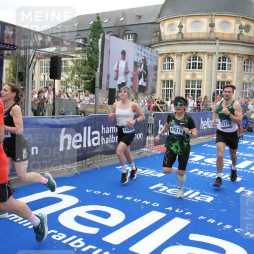 29.06.2025 - hella hamburg halbmarathon Michael Strokosch http://msf.ph/oto/8257618 29.06.2025 10:51:04 Ziel 1630, 2207, 4077, 7369, 8117, 8261, 8572, 8704, 10215, 10508, 10603, 12778, 13008, 13687, 14125, 15362, 16285, 17221, 18066, 18350 meine-sportfotos.de