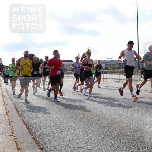 29.06.2025 - hella hamburg halbmarathon Lena Gebhardt http://msf.ph/oto/8257639 29.06.2025 09:56:56 Lombardsbrücke 1327, 1381, 1460, 1496, 1537, 1628, 1657, 1783, 1833, 1877, 2013, 2025, 2058, 2074, 2082, 2111, 2208, 2340, 2378, 2396, 2771, 2839, 2869, 2878, 2996, 3093, 3296, 3310, 3575, 3652, 3791, 4065, 4377, 4404, 4635, 4711, 4726, 4770, 4833, 4897, 5008, 5169, 5194, 5319, 5744, 5839, 6033, 6286, 6377, 6561, 6562, 6631, 7176, 7177, 7259, 7383, 7475, 7918, 8112, 8261, 8313, 8361, 8572, 8587, 8618, 8651, 8661, 8710, 8813, 8863, 8921, 8930, 9060, 9082, 9497, 9597, 9638 meine-sportfotos.de