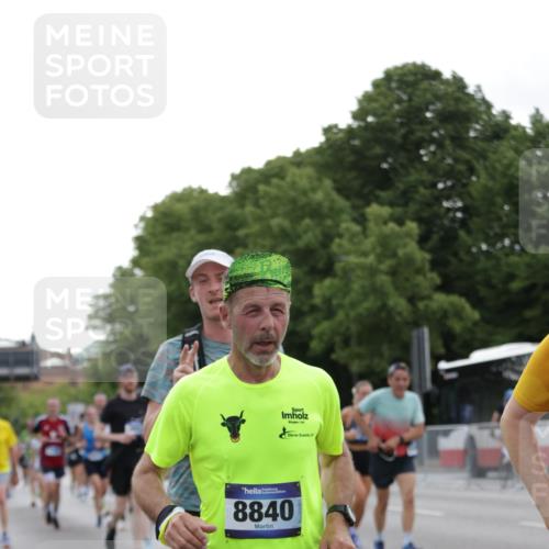 29.06.2025 - hella hamburg halbmarathon Jannik Wohlers http://msf.ph/oto/8257658 29.06.2025 10:32:04 Lombardsbrücke 1199, 1640, 3365, 3653, 3670, 3707, 3778, 4365, 4857, 5783, 5871, 5941, 6228, 6312, 6315, 7468, 7633, 7702, 7749, 8124, 8127, 8303, 8625, 8787, 8840, 8914, 8993, 9125, 9206, 9706, 9765, 10002, 10354, 10624, 10828, 11205, 11225, 11362, 11787, 11972, 12443, 12864, 13284, 13335, 13423, 14099, 14159, 14494, 14788, 14888, 15071, 15086, 15088, 15120, 15147, 15364, 15569, 15847, 15987, 16187, 16898, 16999, 18069, 18706 meine-sportfotos.de