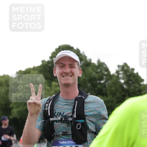 29.06.2025 - hella hamburg halbmarathon Jannik Wohlers http://msf.ph/oto/8257710 29.06.2025 10:32:05 Lombardsbrücke 1199, 1640, 3365, 3653, 3670, 4365, 4857, 5783, 5871, 5941, 6228, 6312, 6315, 7308, 7309, 7468, 7531, 7633, 7702, 7749, 8124, 8127, 8303, 8625, 8787, 8840, 8914, 8993, 9010, 9125, 9706, 9765, 10002, 10354, 10624, 10828, 11205, 11225, 11362, 11787, 11972, 12443, 12864, 13284, 13335, 13423, 14099, 14159, 14494, 14788, 14888, 15071, 15086, 15088, 15120, 15147, 15364, 15569, 15847, 15987, 16187, 16898, 16999, 17167, 18069, 18706 meine-sportfotos.de