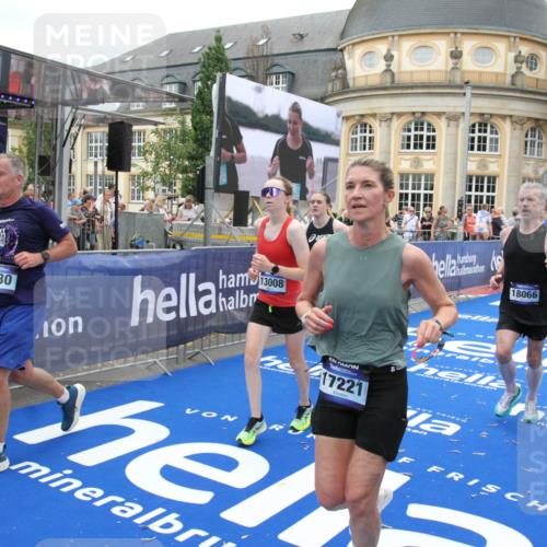 29.06.2025 - hella hamburg halbmarathon Michael Strokosch http://msf.ph/oto/8257928 29.06.2025 10:51:07 Ziel 1366, 1630, 4077, 4816, 4967, 8117, 8261, 8508, 8704, 10508, 10603, 12778, 13008, 14125, 17221, 17384, 18066, 18350 meine-sportfotos.de