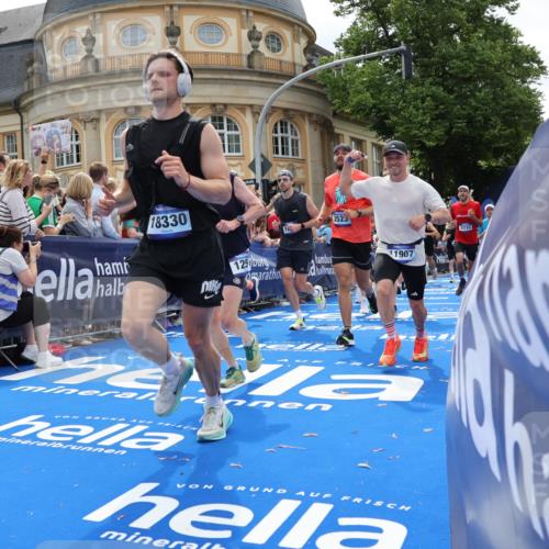 29.06.2025 - hella hamburg halbmarathon Strokosch-Dieckow http://msf.ph/oto/8257930 29.06.2025 10:42:27 Ziel 1209, 1256, 1353, 1735, 1800, 1962, 2233, 3523, 4235, 6639, 6770, 7116, 7448, 7508, 7693, 7734, 11907, 13446, 13807, 14226, 15095, 15175, 15623, 15654, 16281, 16295, 16333, 17016, 17637, 17733, 17911, 18330, 18680 meine-sportfotos.de
