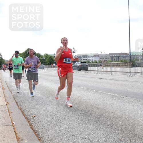 29.06.2025 - hella hamburg halbmarathon Lena Gebhardt http://msf.ph/oto/8257945 29.06.2025 10:10:49 Lombardsbrücke 1166, 1186, 1573, 1781, 2868, 4287, 4389, 5182, 5440, 5653, 5990, 5991, 7250, 7370, 7685, 9169, 9681, 9816, 9829, 11180, 11355, 11887, 11904, 11905, 12008, 12426, 12556, 12571, 12629, 12790, 12836, 13588, 13594, 13825, 13901, 14022, 14270, 14679, 14822, 15214, 15409, 16166, 16344, 16639, 16808, 17500, 17532, 17730, 18949, 19023 meine-sportfotos.de