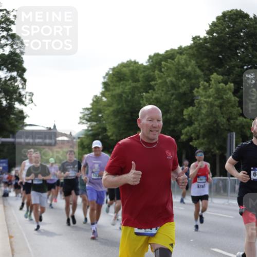 29.06.2025 - hella hamburg halbmarathon Jannik Wohlers http://msf.ph/oto/8257973 29.06.2025 09:57:46 Lombardsbrücke 1034, 1179, 1190, 1258, 1335, 1815, 2034, 2070, 2138, 2397, 2417, 2612, 2636, 2711, 3091, 3251, 4814, 4903, 5093, 5672, 6164, 6580, 6754, 6897, 7065, 7409, 7509, 7724, 7856, 7896, 8449, 8508, 8590, 8689, 9012, 9057, 9065, 9145, 9163, 9562, 9656, 11217, 11416, 11607, 11757, 11789, 11791, 12624, 12662, 13033, 13691, 14571, 15061, 16563, 17176, 17321, 17415, 17825, 18514, 18810, 18811 meine-sportfotos.de