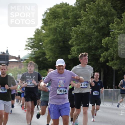 29.06.2025 - hella hamburg halbmarathon Jannik Wohlers http://msf.ph/oto/8257992 29.06.2025 09:57:47 Lombardsbrücke 1034, 1179, 1190, 1258, 1335, 1815, 2034, 2070, 2138, 2417, 2636, 2711, 3091, 4814, 4903, 5093, 5672, 6164, 6272, 6580, 6754, 6897, 7065, 7409, 7509, 7724, 7856, 7896, 8154, 8449, 8508, 8590, 8689, 9012, 9057, 9065, 9145, 9163, 9562, 9656, 11217, 11416, 11607, 11757, 11789, 11791, 12624, 12662, 13033, 13691, 14571, 15061, 16213, 16563, 17176, 17321, 17415, 17825, 18514, 18810, 18811 meine-sportfotos.de