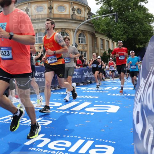 29.06.2025 - hella hamburg halbmarathon Strokosch-Dieckow http://msf.ph/oto/8258030 29.06.2025 10:42:28 Ziel 1209, 1256, 1353, 1735, 1800, 1962, 2233, 3523, 4235, 6639, 7116, 7448, 7508, 7693, 7734, 11907, 13446, 14226, 15095, 15175, 15623, 15654, 16281, 16295, 16333, 17016, 17637, 17733, 17911, 18330, 18680 meine-sportfotos.de