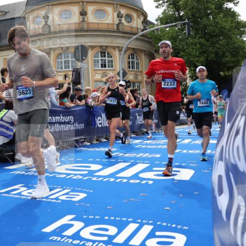29.06.2025 - hella hamburg halbmarathon Strokosch-Dieckow http://msf.ph/oto/8258049 29.06.2025 10:42:29 Ziel 1209, 1256, 1353, 1735, 1800, 1962, 2233, 3523, 4235, 7116, 7448, 7508, 7693, 7734, 11907, 13446, 13483, 14226, 15095, 15175, 15623, 16281, 16295, 16333, 17016, 17637, 17733, 17911, 18330, 18632, 18680 meine-sportfotos.de