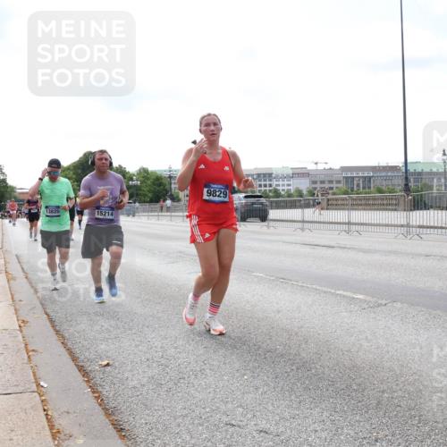 29.06.2025 - hella hamburg halbmarathon Lena Gebhardt http://msf.ph/oto/8258059 29.06.2025 10:10:49 Lombardsbrücke 1166, 1186, 1573, 1781, 2868, 4287, 4389, 5182, 5440, 5653, 5990, 5991, 7250, 7370, 7685, 9169, 9681, 9816, 9829, 11180, 11355, 11887, 11904, 11905, 12008, 12426, 12556, 12571, 12629, 12790, 12836, 13588, 13594, 13825, 13901, 14022, 14270, 14679, 14822, 15214, 15409, 16166, 16344, 16639, 16808, 17500, 17532, 17730, 18949, 19023 meine-sportfotos.de