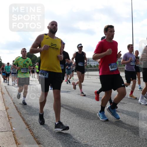 29.06.2025 - hella hamburg halbmarathon Lena Gebhardt http://msf.ph/oto/8258120 29.06.2025 09:56:57 Lombardsbrücke 1327, 1381, 1460, 1496, 1537, 1628, 1657, 1783, 1833, 1877, 2013, 2025, 2058, 2074, 2082, 2111, 2208, 2340, 2378, 2396, 2771, 2839, 2869, 2878, 2996, 3093, 3310, 3575, 3652, 3791, 4065, 4377, 4404, 4635, 4711, 4726, 4770, 4833, 4897, 5008, 5169, 5194, 5319, 5744, 5839, 6033, 6286, 6377, 6561, 6562, 6631, 7176, 7177, 7259, 7383, 7475, 7918, 8112, 8261, 8313, 8361, 8572, 8587, 8618, 8651, 8661, 8710, 8813, 8863, 8921, 8930, 9060, 9082, 9497, 9597, 9638 meine-sportfotos.de