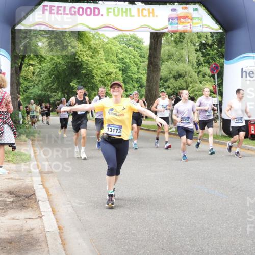 29.06.2025 - hella hamburg halbmarathon MichiJ http://msf.ph/oto/8258135 29.06.2025 10:53:10 Zwischen KM18-KM19 1781, 4227, 4322, 4499, 5951, 8402, 8926, 10389, 13173, 15678, 17077, 17638, 17880, 18178, 18655 meine-sportfotos.de