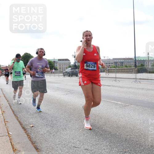 29.06.2025 - hella hamburg halbmarathon Lena Gebhardt http://msf.ph/oto/8258177 29.06.2025 10:10:50 Lombardsbrücke 1166, 1186, 1573, 1781, 2868, 4287, 4389, 5440, 5653, 5990, 5991, 7250, 7271, 7370, 7685, 8561, 9169, 9681, 9816, 9829, 11180, 11355, 11887, 11904, 11905, 12008, 12426, 12556, 12571, 12629, 12790, 12836, 13588, 13594, 13825, 13901, 14022, 14270, 14679, 14822, 15009, 15214, 15409, 16166, 16344, 16808, 17500, 17532, 17730, 18949, 19023 meine-sportfotos.de