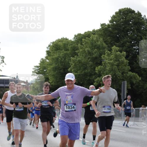 29.06.2025 - hella hamburg halbmarathon Jannik Wohlers http://msf.ph/oto/8258187 29.06.2025 09:57:48 Lombardsbrücke 1034, 1179, 1190, 1258, 1335, 1815, 2034, 2070, 2138, 2417, 2636, 2711, 3091, 4814, 4903, 5093, 5672, 6164, 6272, 6754, 6897, 7065, 7409, 7509, 7724, 7856, 7896, 8154, 8449, 8508, 8590, 8689, 9012, 9057, 9065, 9145, 9163, 9562, 9656, 10084, 11217, 11416, 11607, 11757, 11789, 11791, 12624, 12662, 13033, 13691, 14571, 14678, 15061, 16213, 16563, 17176, 17321, 17415, 17825, 18514, 18799, 18810, 18811 meine-sportfotos.de