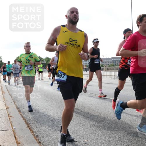 29.06.2025 - hella hamburg halbmarathon Lena Gebhardt http://msf.ph/oto/8258215 29.06.2025 09:56:57 Lombardsbrücke 1327, 1381, 1460, 1496, 1537, 1628, 1657, 1783, 1833, 1877, 2013, 2025, 2058, 2074, 2082, 2111, 2208, 2340, 2378, 2396, 2771, 2839, 2869, 2878, 2996, 3093, 3310, 3575, 3652, 3791, 4065, 4377, 4404, 4635, 4711, 4726, 4770, 4833, 4897, 5008, 5169, 5194, 5319, 5744, 5839, 6033, 6286, 6377, 6561, 6562, 6631, 7176, 7177, 7259, 7383, 7475, 7918, 8112, 8261, 8313, 8361, 8572, 8587, 8618, 8651, 8661, 8710, 8813, 8863, 8921, 8930, 9060, 9082, 9497, 9597, 9638 meine-sportfotos.de