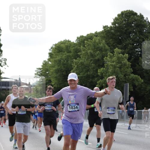 29.06.2025 - hella hamburg halbmarathon Jannik Wohlers http://msf.ph/oto/8258227 29.06.2025 09:57:48 Lombardsbrücke 1034, 1179, 1190, 1258, 1335, 1815, 2034, 2070, 2138, 2417, 2636, 2711, 3091, 4814, 4903, 5093, 5672, 6164, 6272, 6754, 6897, 7065, 7409, 7509, 7724, 7856, 7896, 8154, 8449, 8508, 8590, 8689, 9012, 9057, 9065, 9145, 9163, 9562, 9656, 10084, 11217, 11416, 11607, 11757, 11789, 11791, 12624, 12662, 13033, 13691, 14571, 14678, 15061, 16213, 16563, 17176, 17321, 17415, 17825, 18514, 18799, 18810, 18811 meine-sportfotos.de