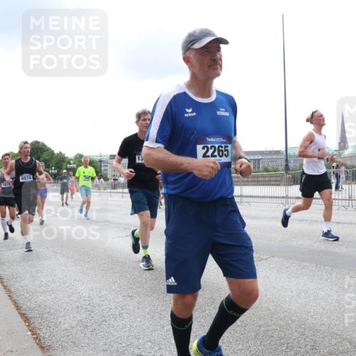 29.06.2025 - hella hamburg halbmarathon Lena Gebhardt http://msf.ph/oto/8258229 29.06.2025 10:34:24 Lombardsbrücke 1025, 1417, 1672, 1705, 1787, 2023, 2265, 2412, 2464, 2482, 2496, 2510, 2511, 2526, 2801, 2933, 3145, 3420, 3829, 3848, 4540, 4807, 4824, 4826, 5453, 5561, 5584, 5609, 6034, 6105, 6171, 6329, 6364, 6571, 6574, 6843, 7324, 7329, 7386, 7644, 7733, 8277, 8349, 8705, 8965, 9164, 9379, 9448, 9514, 10335, 10360, 10564, 10674, 11872, 12164, 13957, 15477, 16238, 16311, 16390, 16682, 16919, 17230, 18158, 18941 meine-sportfotos.de