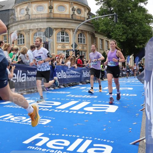 29.06.2025 - hella hamburg halbmarathon Strokosch-Dieckow http://msf.ph/oto/8258243 29.06.2025 10:42:33 Ziel 1209, 1353, 1700, 1735, 1800, 1962, 4235, 7116, 7448, 7508, 7734, 13446, 13483, 16295, 16333, 17000, 17016, 17637, 17733, 17911, 18275, 18632, 18680 meine-sportfotos.de