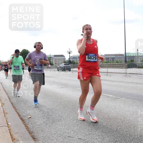 29.06.2025 - hella hamburg halbmarathon Lena Gebhardt http://msf.ph/oto/8258255 29.06.2025 10:10:50 Lombardsbrücke 1166, 1186, 1573, 1781, 2868, 4287, 4389, 5440, 5653, 5990, 5991, 7250, 7271, 7370, 7685, 8561, 9169, 9681, 9816, 9829, 11180, 11355, 11887, 11904, 11905, 12008, 12426, 12556, 12571, 12629, 12790, 12836, 13588, 13594, 13825, 13901, 14022, 14270, 14679, 14822, 15009, 15214, 15409, 16166, 16344, 16808, 17500, 17532, 17730, 18949, 19023 meine-sportfotos.de